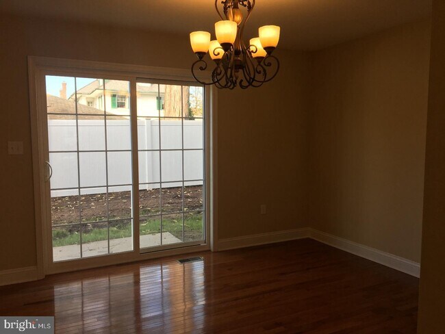Foto del edificio - 1015 Juniper St