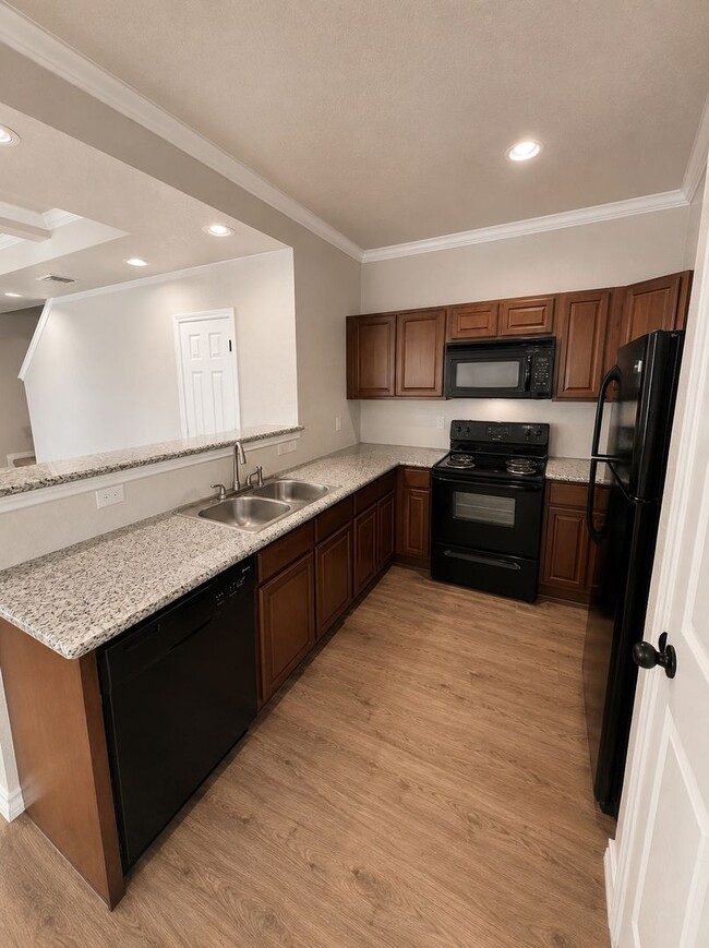 Building Photo - 5016 Flipper Dr
