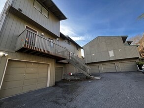 Building Photo - 2111 Knox Ave