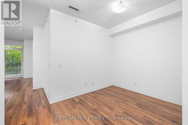Photo du bâtiment - 95-395 N Park Rd