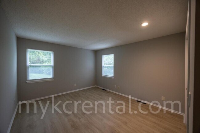Foto del edificio - 6441 Hallet St