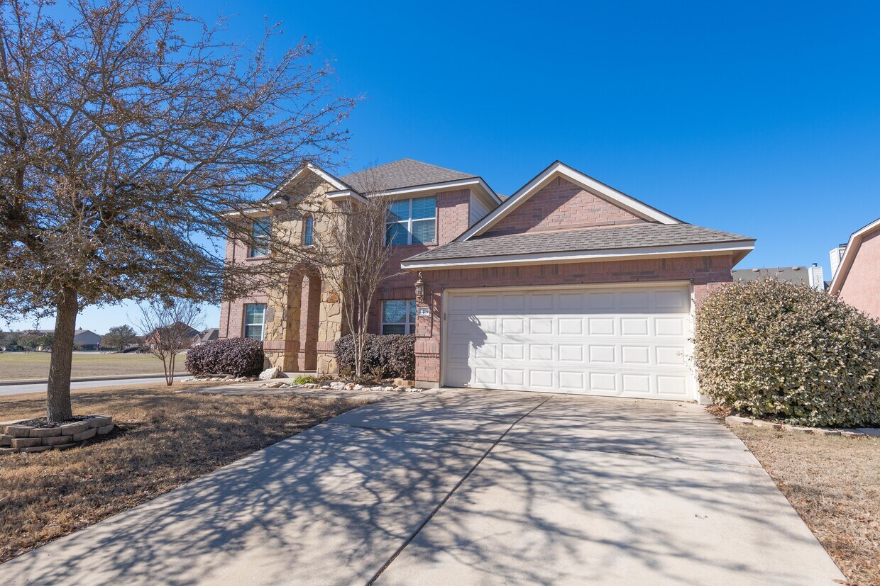 Foto principal - 2419 Elkhorn Ranch Rd