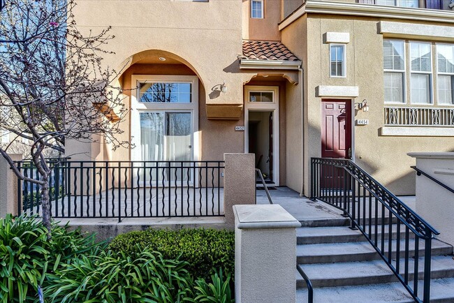 Building Photo - PRIME CORNER HOME NEAR TRAILS LIGHT-FILLED...