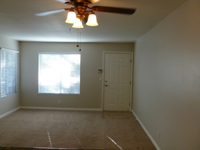 Building Photo - 2101 Sealion Dr