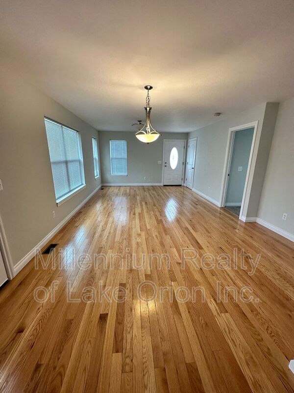 Building Photo - 2 Pleasant St