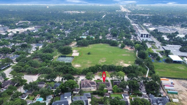 Foto del edificio - 12710 Barryknoll Ln