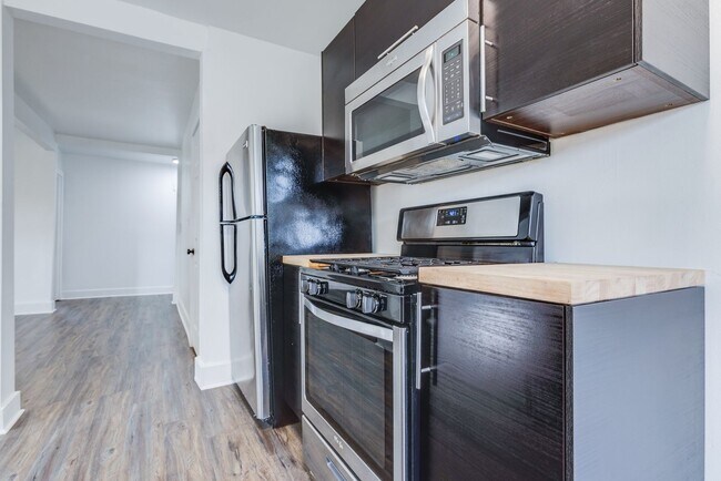 Building Photo - 826 E Warrington Ave