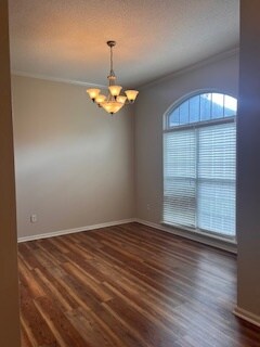 Building Photo - 712 Meadowlark Dr