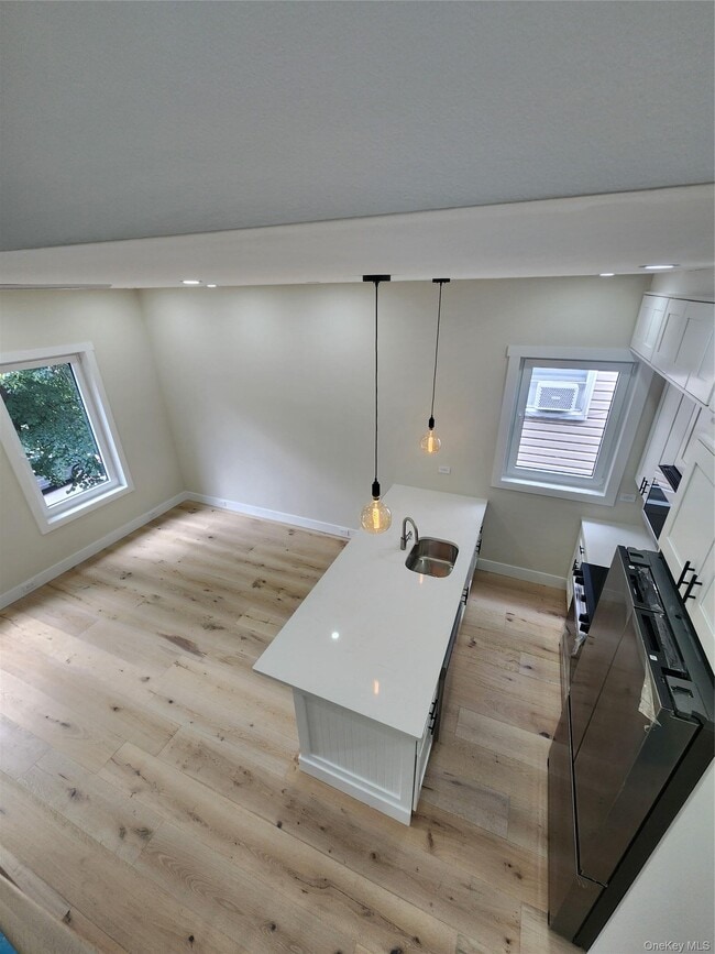 Building Photo - 14 Hausman St