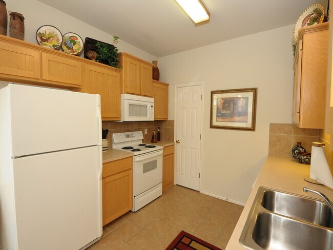Building Photo - 15325 Bonasse Ct