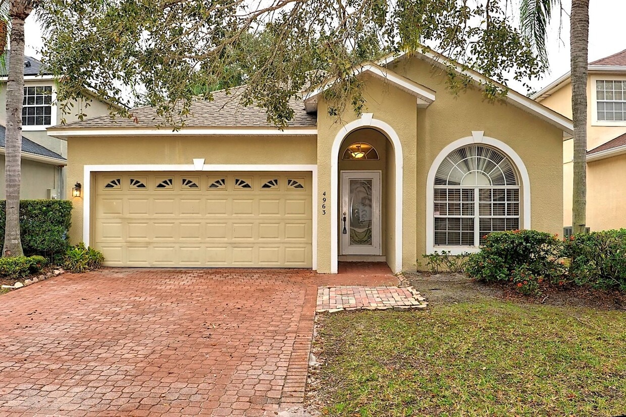 Primary Photo - Beautiful 3 bed/2 bath home in Hunter's Cr...