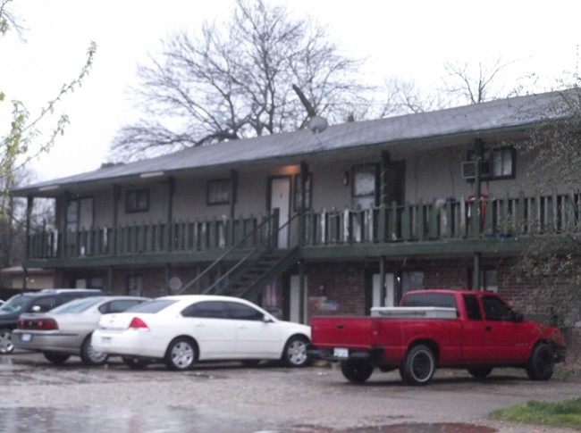 Foto del edificio - Oaks at Bonham Apartments