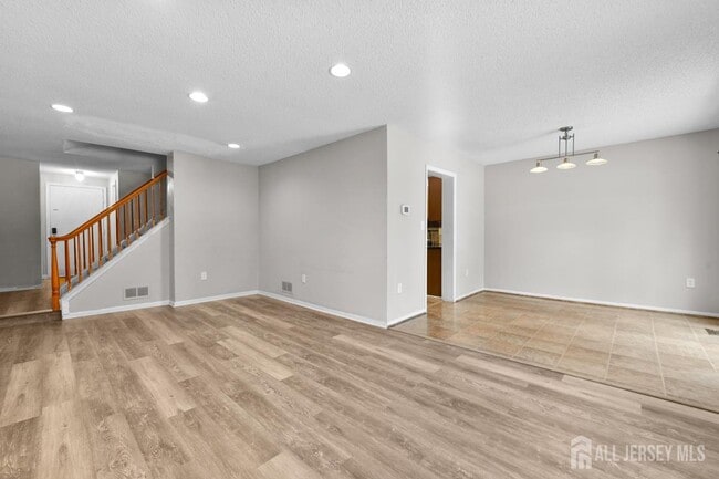 Foto del edificio - 151 Tennyson Dr