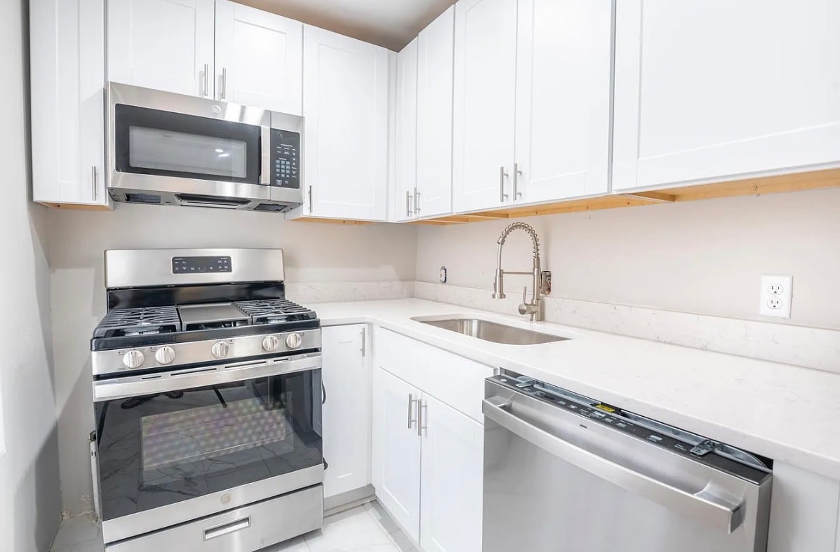 Building Photo - 61 Logan St