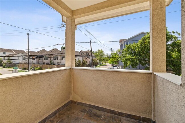 Foto del edificio - 5802 Larkin St