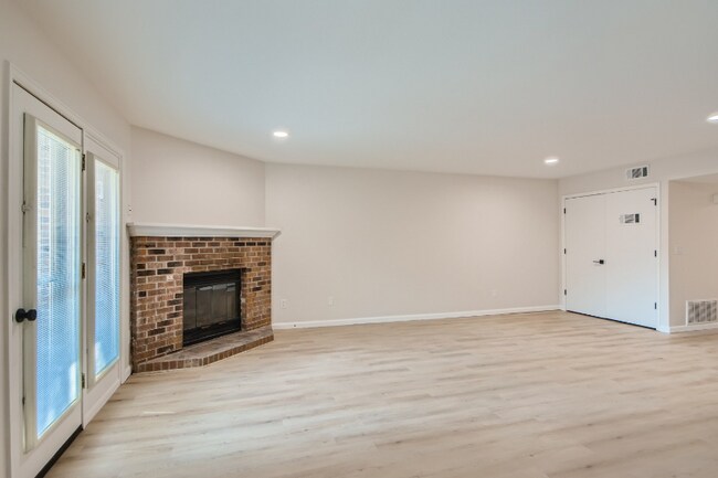 Building Photo - 697 Canyon Dr