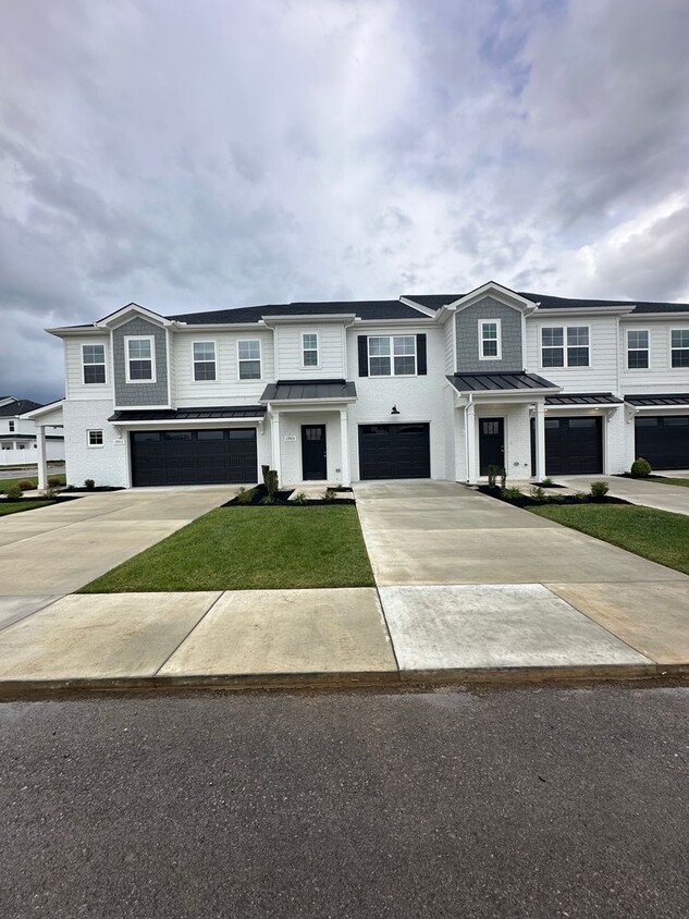Primary Photo - Brand New Luxury Townhome! 3 BR, 2.5 BA