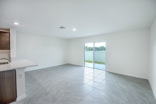Building Photo - Limited-Time Offer! Move in by 3/31/2025 &...