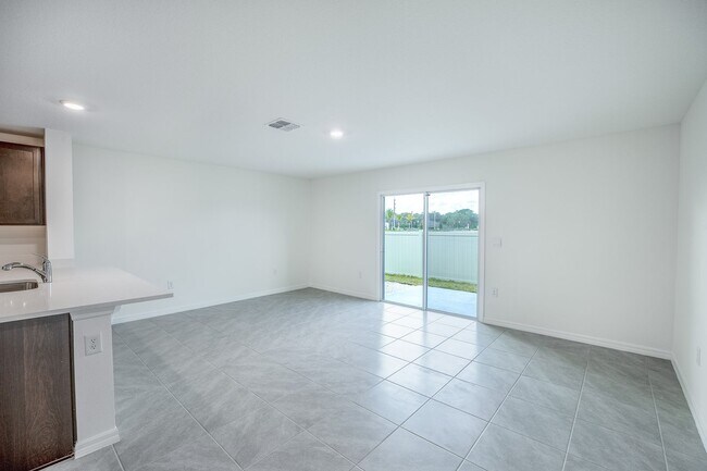 Foto del edificio - Limited-Time Offer! Move in by 3/31/2025 &...
