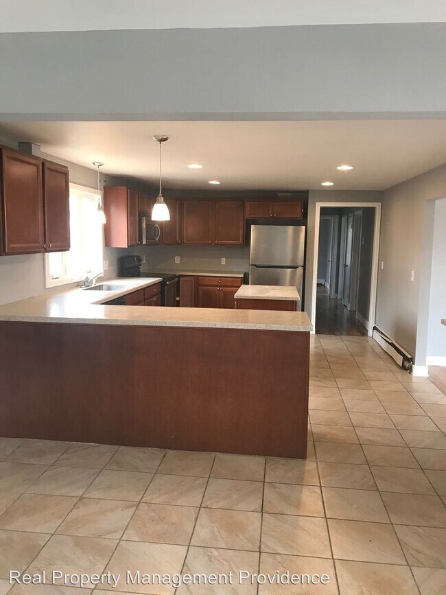 Building Photo - 3 br, 2 bath House - 38 Bennett Avenue