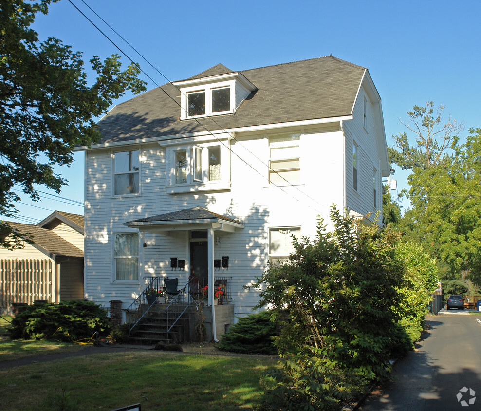 Building Photo - 839-841 Liberty St NE