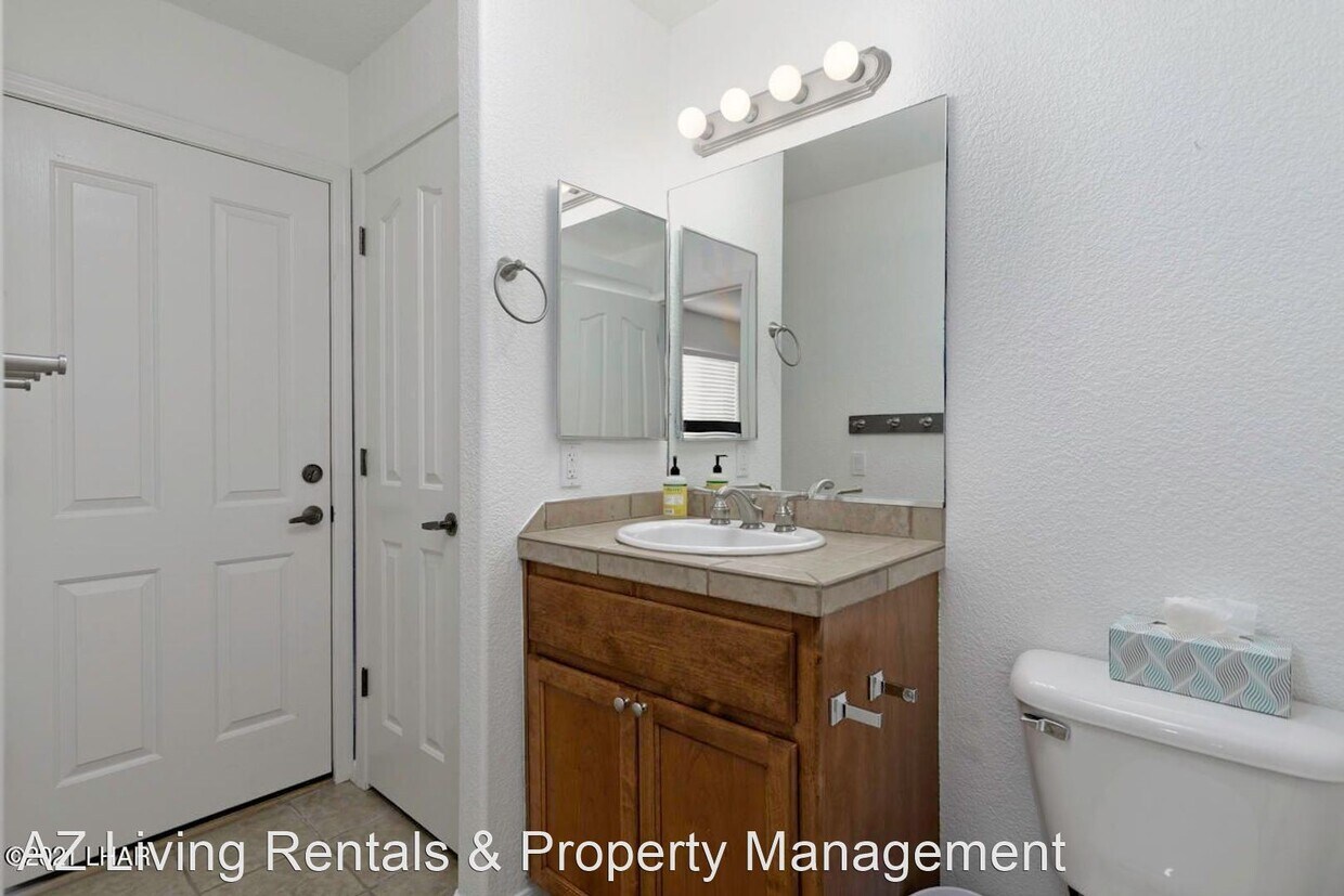 Foto principal - 4 br, 3 bath House - 3437 Newport Dr.