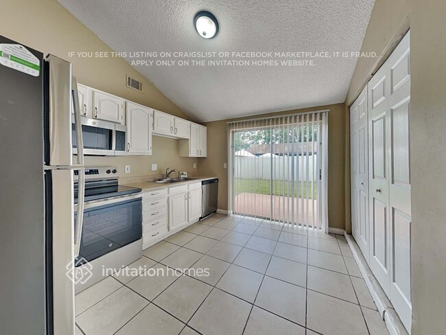 Building Photo - 10206 Vista Cove Ct