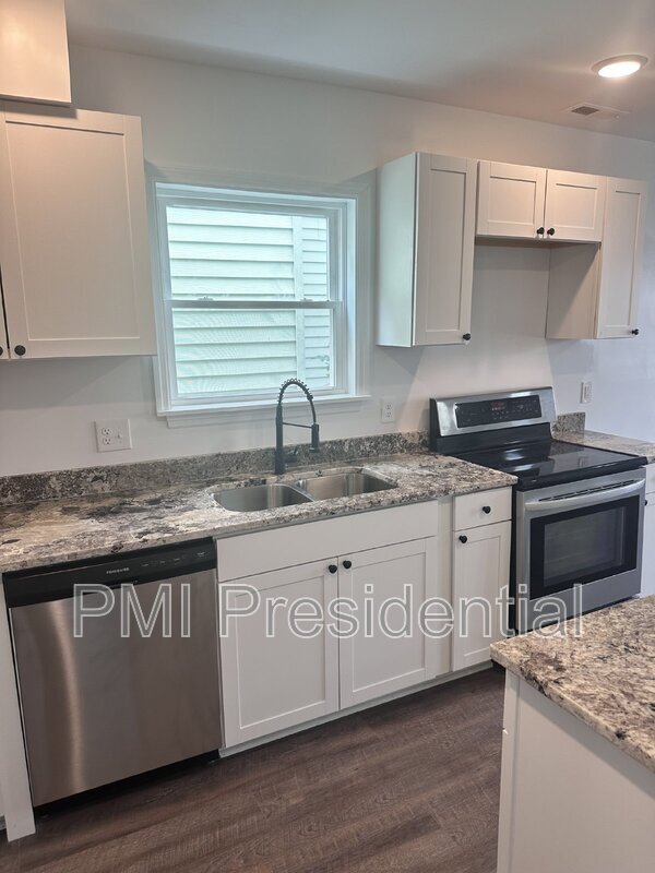 Foto del edificio - 2019 Selden St