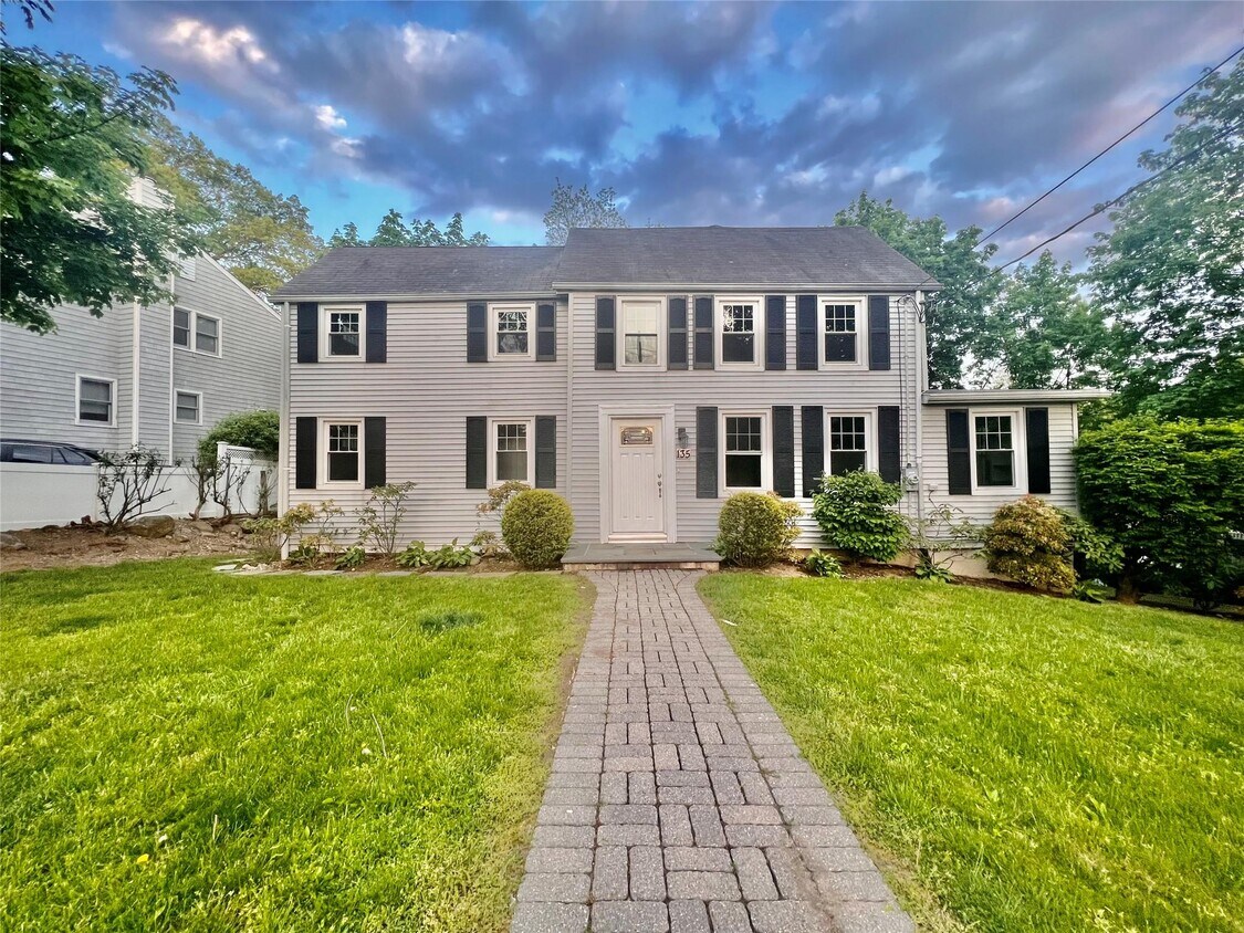 Foto principal - 135 Harrison Ave