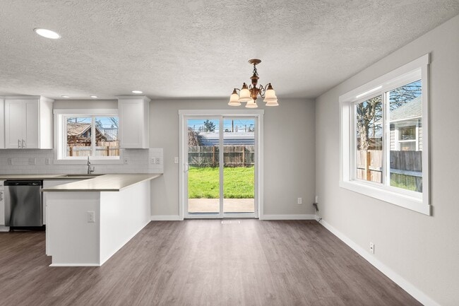 Building Photo - 5649 SE 83rd Ave