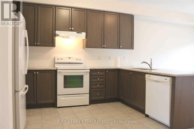 Building Photo - 157 Tango Cres