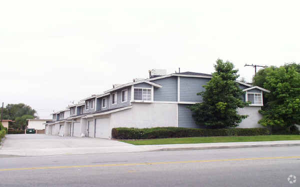 Building Photo - 121-123 N Palm St