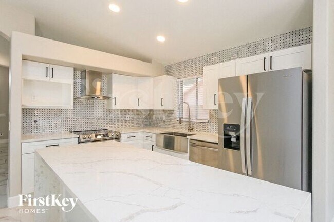 Foto del edificio - 12229 W Windsor Ave