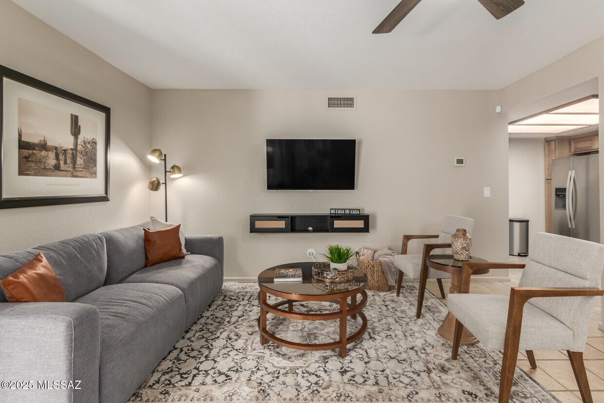 Foto principal - 4279 N River Grove Cir