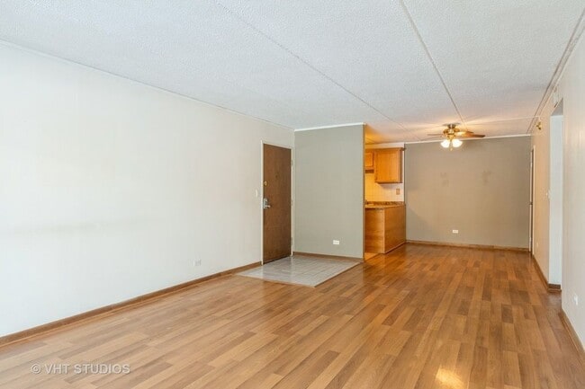 Building Photo - 5S100 Pebblewood Ln