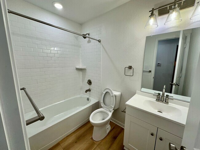 Foto del edificio - 116-118-118 W Gruver Cir