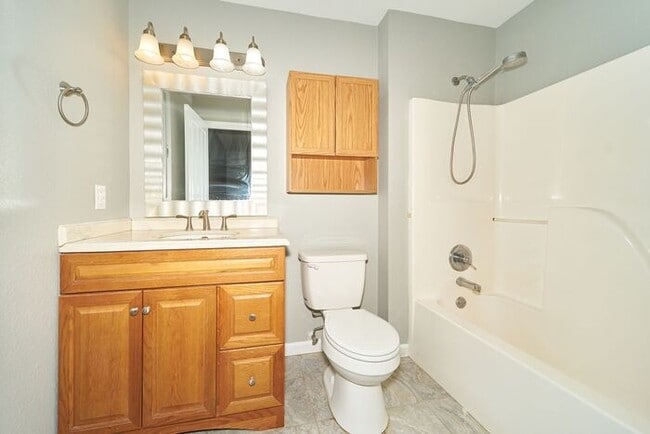 Foto del edificio - Newly Renovated 3 Bedroom Home in Avon Schools!