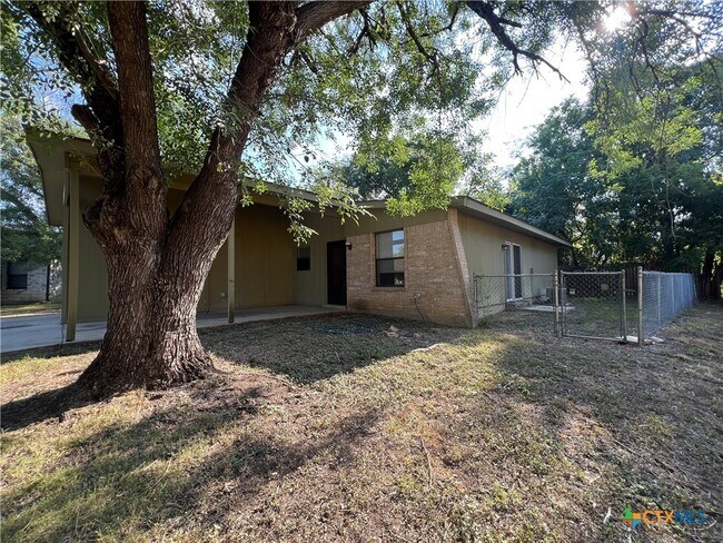 Foto del edificio - 1524 Shannon Cir