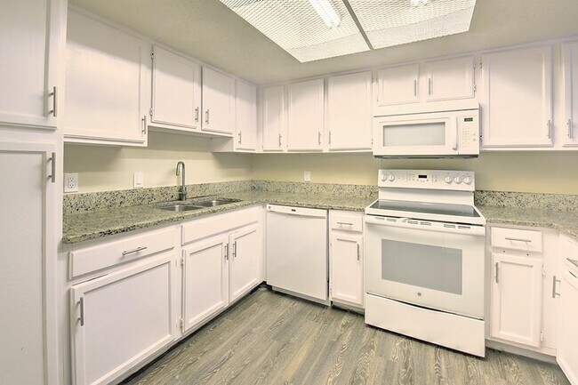 Building Photo - 54 E Mountain Creek Ct, 6