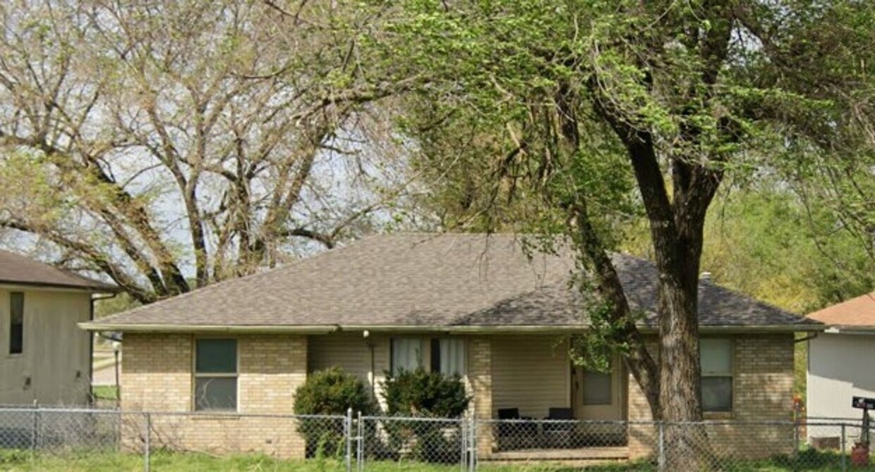 Primary Photo - 3 bedroom house for rent