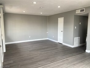 Building Photo - 1089 E Desert Inn Rd