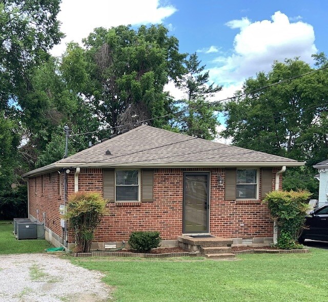 Espacio verde lateral del patio 907A - 907A Malquin Dr