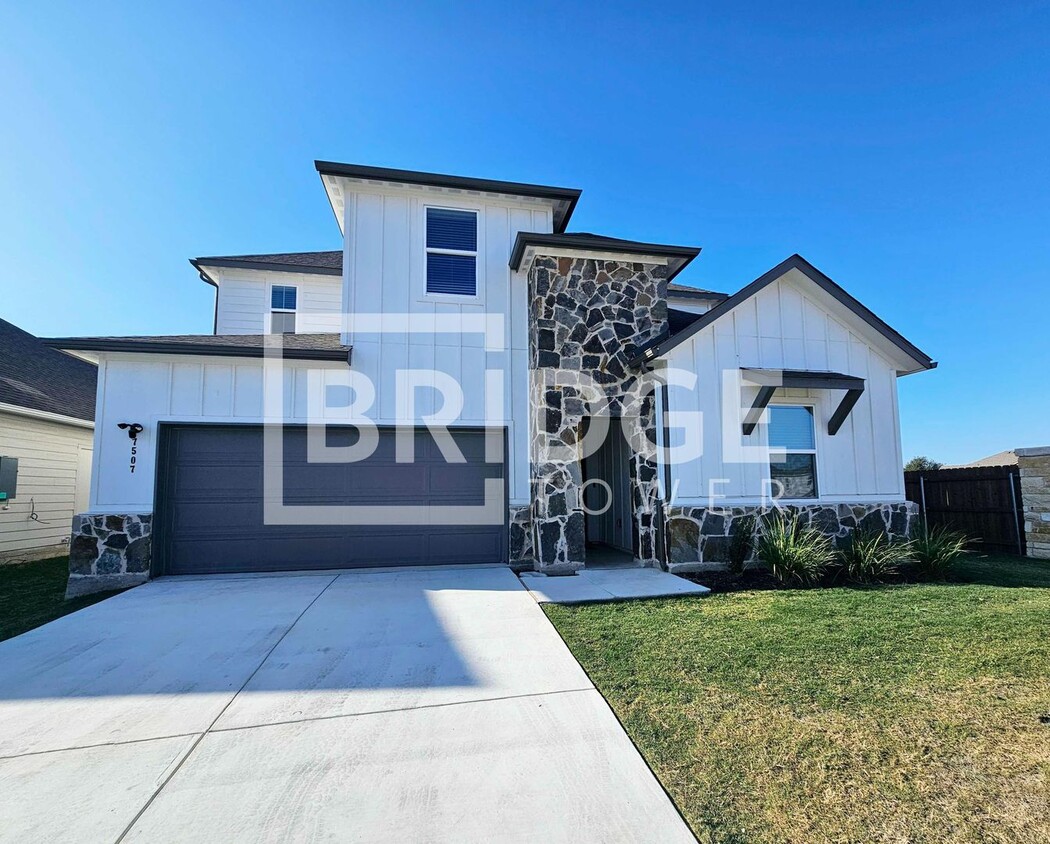 Primary Photo - 7507 Escarpment Dr