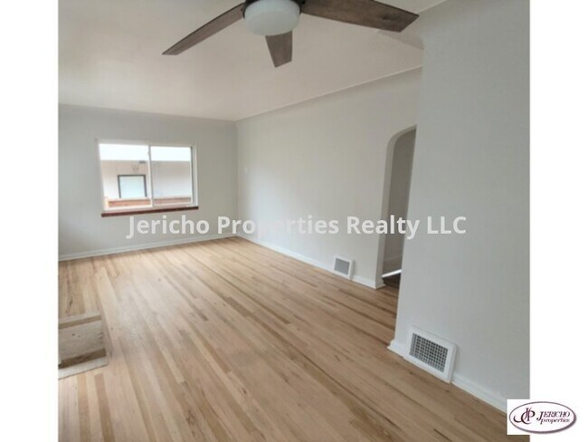 Foto del edificio - Updated West Denver Ranch w/ basement - 2 ...