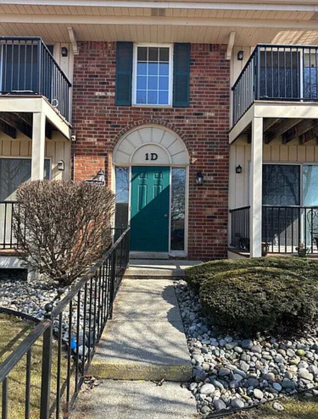 Building Photo - 12020 15 Mile Rd