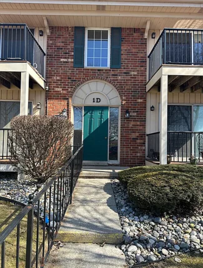 Building Photo - 12020 15 Mile Rd