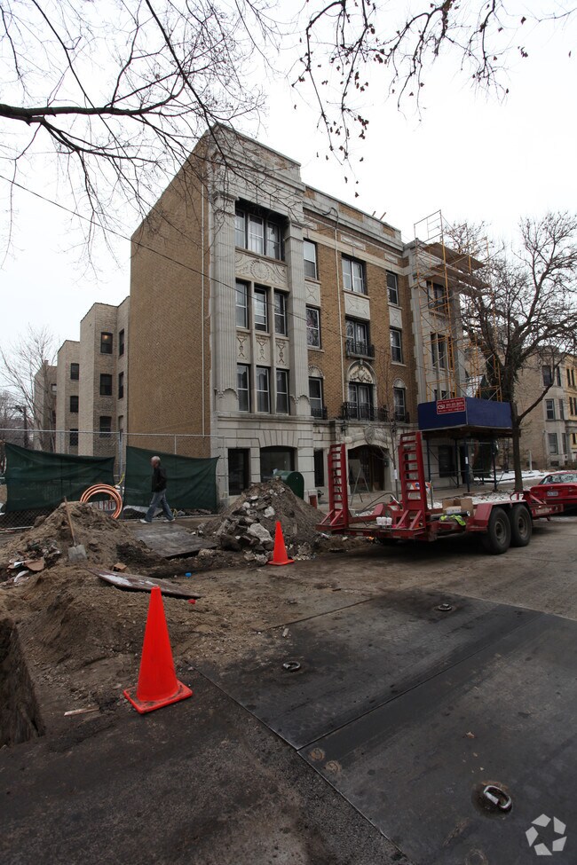 660 W. Barry Rentals Chicago, IL