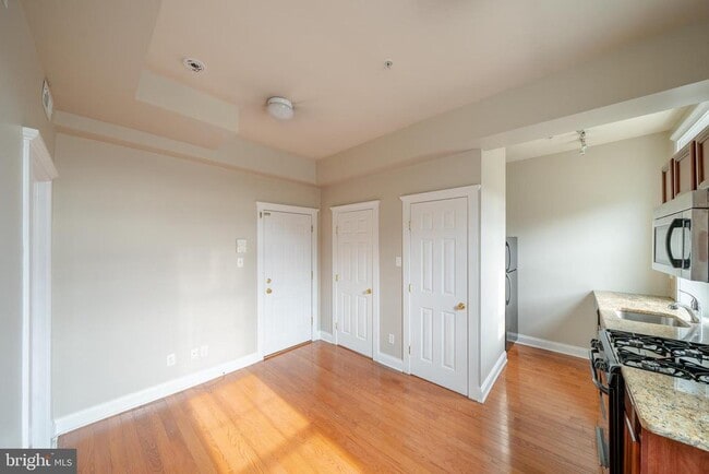 Foto del edificio - 236 W Market St