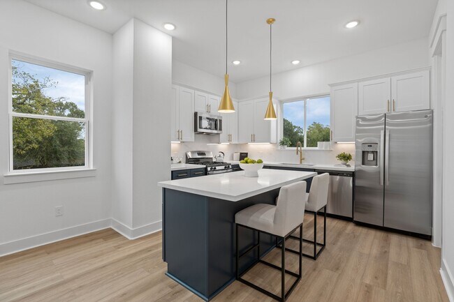 Foto del edificio - 717 Janisch Rd