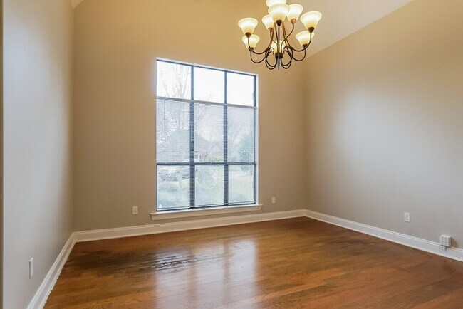 Building Photo - Beautiful Brick 4 Bedroom Home!